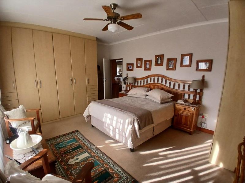 4 Bedroom Property for Sale in Fraaiuitsig Western Cape